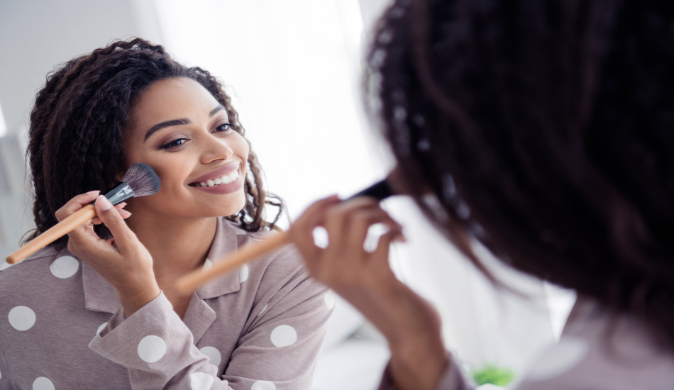 Can-I-Wear-Makeup-After-Laser-Eye-Surgery-Rob-Boyce-My-Eye-Clinic-NewCatsle