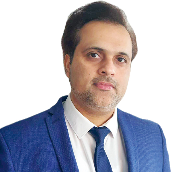 Expert-Salman-Sadiq-My-Eye-Clinic-Newcastle